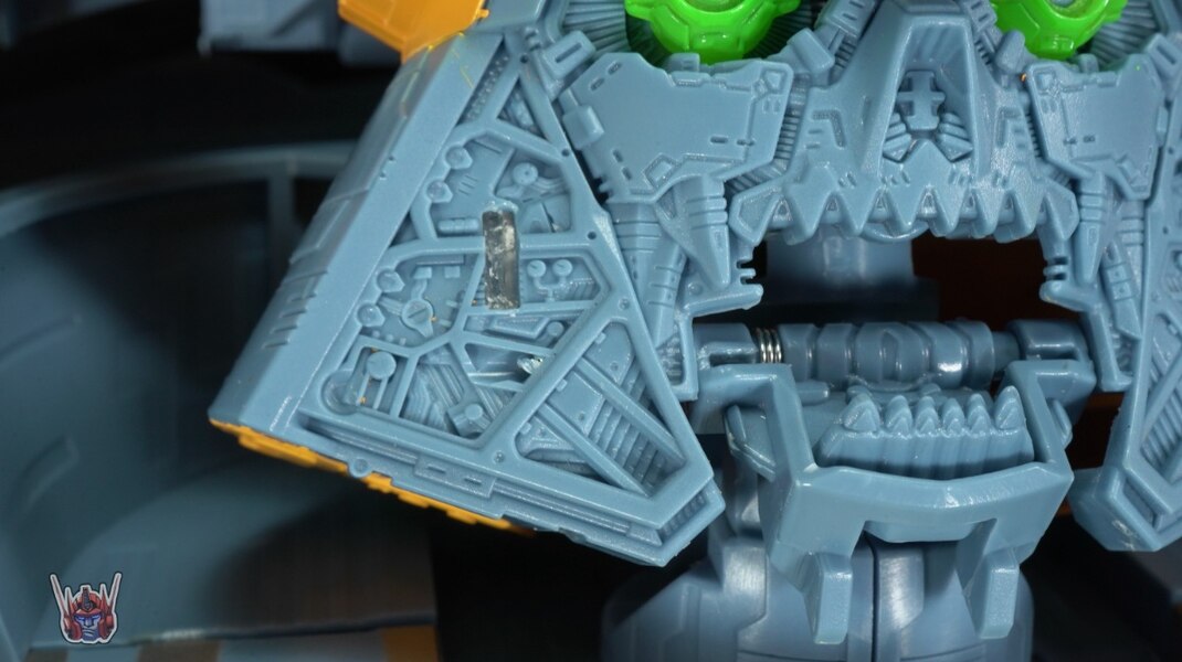 Transformers HasLab War For Cybertron Unicron Review  (18 of 58)